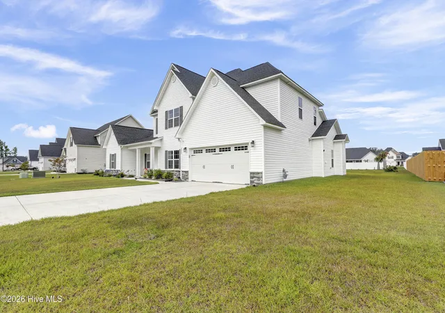 Photo 3 of Single family home for sale at 2022 Tarpon Trl, New Bern, NC 28562 | MLS# 100578592 | Listing updated on 2026-08-18