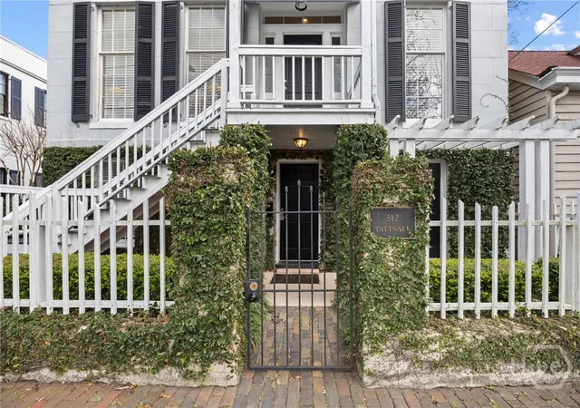 Homes for sale in Savannah, GA | 512 Tattnall St, Savannah, GA 31401 | MLS# SA350810