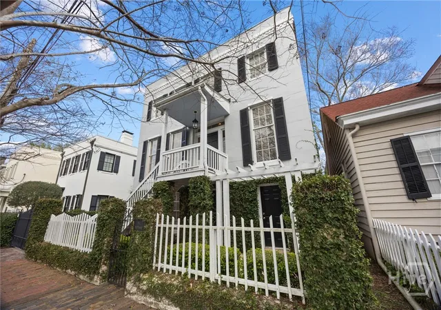 Homes for sale in Savannah, GA | 512 Tattnall St, Savannah, GA 31401 | MLS# SA350810