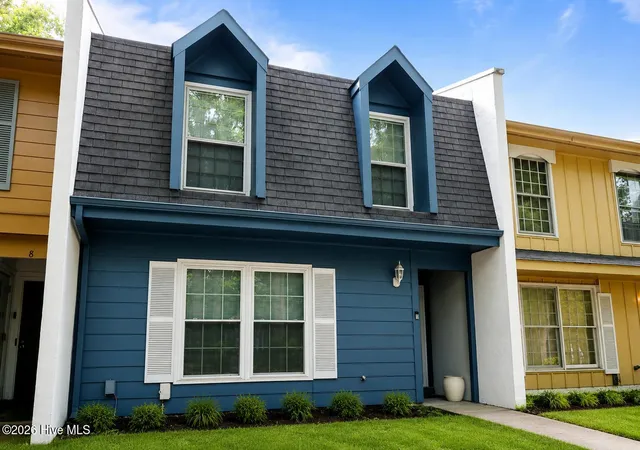 Photo 2 of Townhouse for sale at 126 Oakmont Dr #9, Greenville, NC 27858 | MLS# 100587968 | Listing updated on 2026-09-02