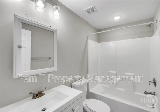 Listing Photo 5 - Condo for sale in building located at 1024 W 39th St, Savannah, GA 31415
