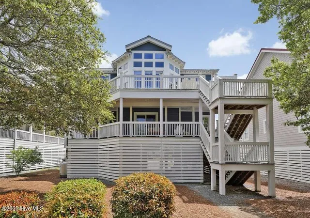 Photo 4 of Single family home for sale at 103 SE 74th Street, Oak Island, NC 28465 | MLS# 100487597 | Listing updated on 2026-06-09
