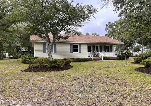 Photo 1 of Single family home for sale at 1506 E Oak Is Dr, Oak Island, NC 28465 | MLS# 100590127 | Listing updated on 2026-08-18