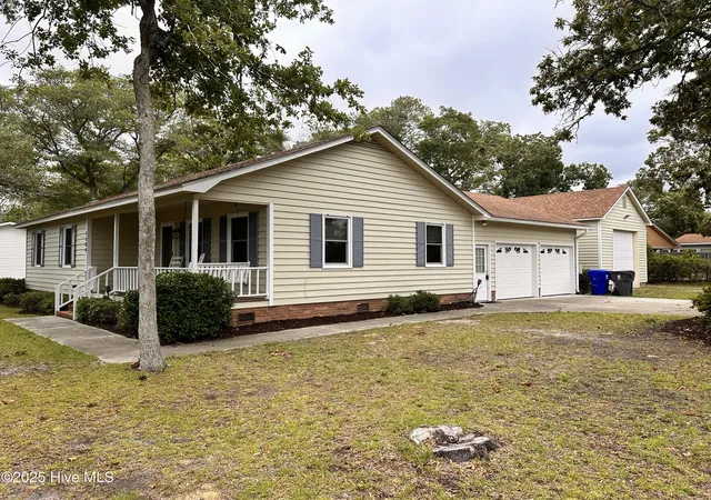 Photo 2 of Single family home for sale at 1506 E Oak Is Dr, Oak Island, NC 28465 | MLS# 100590127 | Listing updated on 2026-08-18