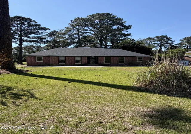Photo 1 of Single family home for sale at 209 Shoreline Dr, New Bern, NC 28562 | MLS# 100561803 | Listing updated on 2026-08-18