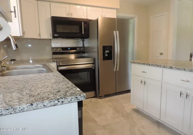 Photo 4 of Single family home for sale at 209 Shoreline Dr, New Bern, NC 28562 | MLS# 100561803 | Listing updated on 2026-08-18