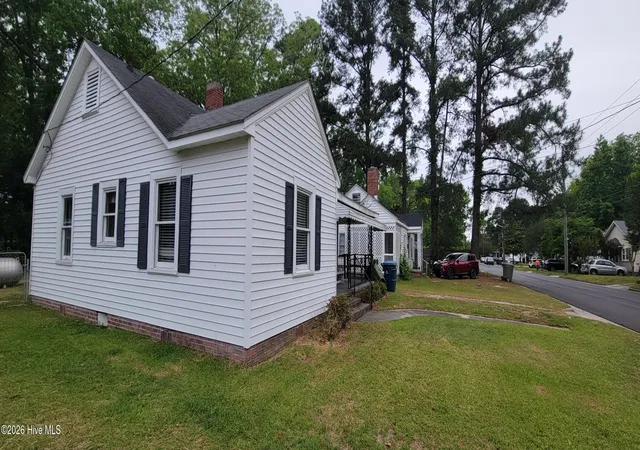 Homes for sale in Washington, NC | 329 E 11Th St, Washington, NC 27889 | MLS# 100582339