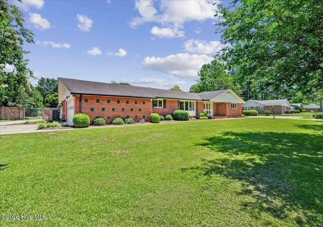 Photo 3 of Single family home for sale at 704 E Forest Hl Dr, Goldsboro, NC 27534 | MLS# 100587166 | Listing updated on 2026-09-07