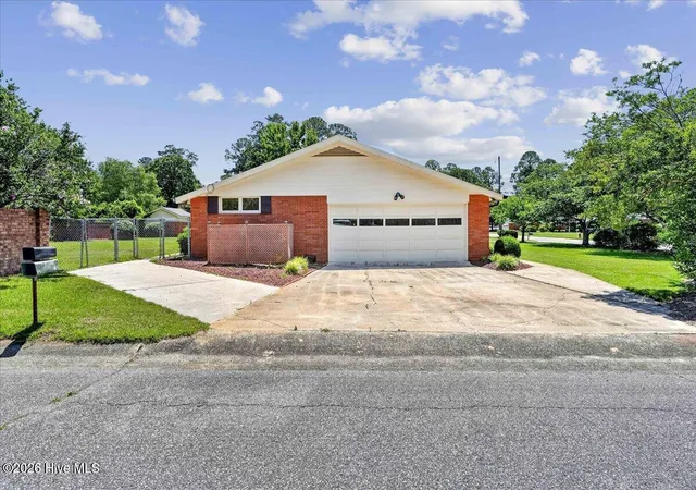 Photo 4 of Single family home for sale at 704 E Forest Hl Dr, Goldsboro, NC 27534 | MLS# 100587166 | Listing updated on 2026-09-07