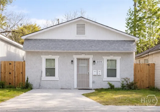Homes for sale in Savannah, GA | 909 & 909 1/2 W 52nd St, Savannah, GA 31405 | MLS# SA352180