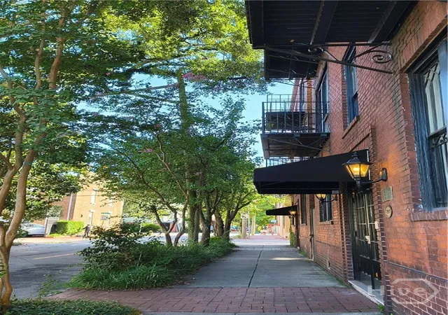 Homes for sale in Savannah, GA | 117 Lincoln Street, Savannah, GA 31401 | Houzeo