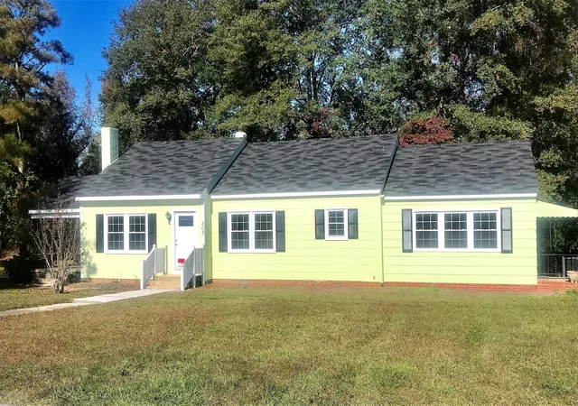 Photo 1 of Single family home for sale at 203 Willow Rd, Clinton, NC 28328 | MLS# 100596853 | Listing updated on 2026-08-18