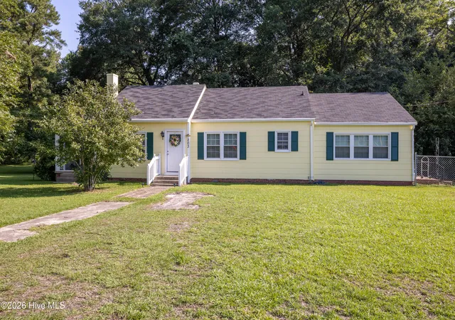 Photo 2 of Single family home for sale at 203 Willow Rd, Clinton, NC 28328 | MLS# 100596853 | Listing updated on 2026-08-18