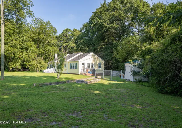 Photo 3 of Single family home for sale at 203 Willow Rd, Clinton, NC 28328 | MLS# 100596853 | Listing updated on 2026-08-18
