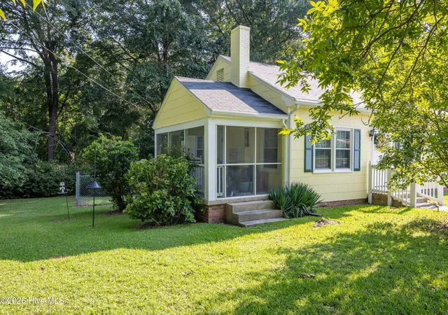 Photo 3 of Single family home for sale at 203 Willow Rd, Clinton, NC 28328 | MLS# 100596853 | Listing updated on 2026-09-28