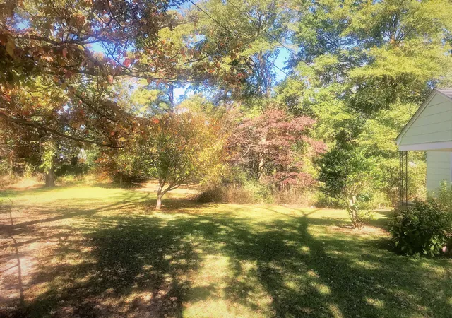 Photo 4 of Single family home for sale at 203 Willow Rd, Clinton, NC 28328 | MLS# 100596853 | Listing updated on 2026-09-28