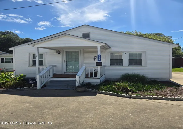 Photo 1 of Single family home for sale at 109 Carteret Ave, Beaufort, NC 28516 | MLS# 100594620 | Listing updated on 2026-08-18