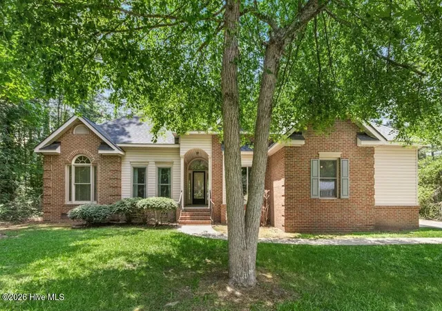 Photo 3 of Single family home for sale at 7 Aspen Dr, Smithfield, NC 27577 | MLS# 100588612 | Listing updated on 2026-10-01