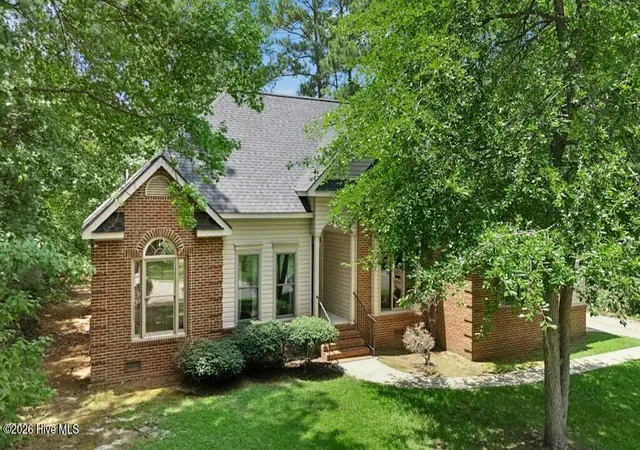 Photo 3 of Single family home for sale at 7 Aspen Dr, Smithfield, NC 27577 | MLS# 100588612 | Listing updated on 2026-10-01
