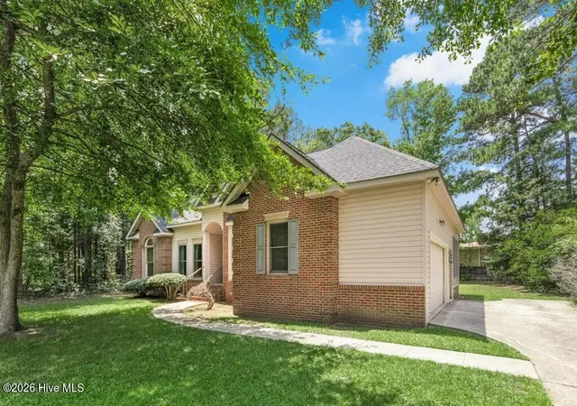 Photo 4 of Single family home for sale at 7 Aspen Dr, Smithfield, NC 27577 | MLS# 100588612 | Listing updated on 2026-10-01