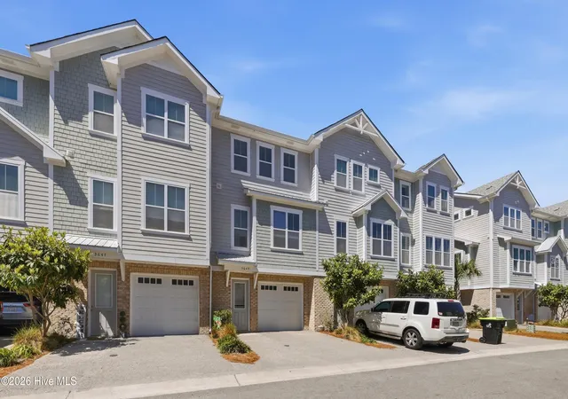 Photo 2 of Townhouse for sale at 3649 Watch Hl Way, Wilmington, NC 28409 | MLS# 100564371 | Listing updated on 2026-09-12
