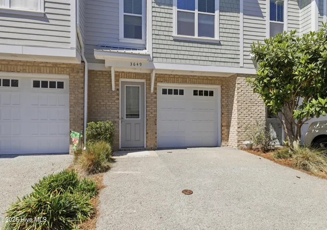 Photo 3 of Townhouse for sale at 3649 Watch Hl Way, Wilmington, NC 28409 | MLS# 100564371 | Listing updated on 2026-09-12