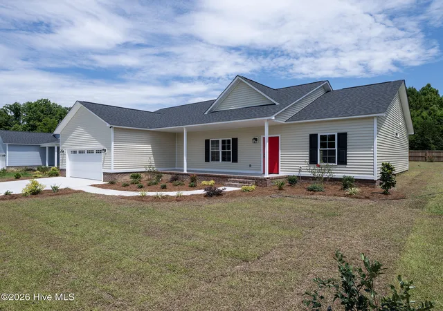 Photo 1 of Single family home for sale at 682 Crump Farm Rd, New Bern, NC 28562 | MLS# 100570546 | Listing updated on 2026-09-17
