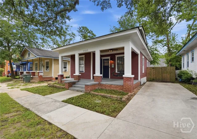 Photo 2 of Single family home for sale at 1121 Se 36th Street, Savannah, GA 31404 | MLS# SA358319 | Listing updated on 2026-09-12