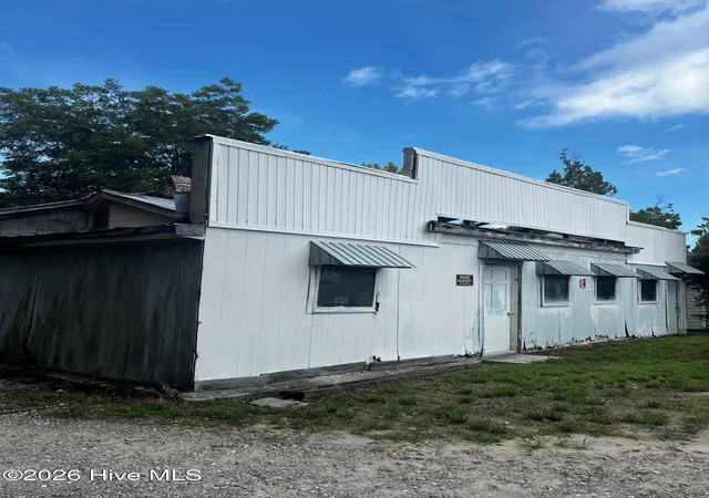 Photo 3 of Single family home for sale at 3521 Carolina Beach Rd, Wilmington, NC 28412 | MLS# 100585471 | Listing updated on 2026-08-27