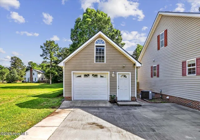 Photo 4 of Single family home for sale at 105 W Raintree Ln, Goldsboro, NC 27534 | MLS# 100576195 | Listing updated on 2026-09-17