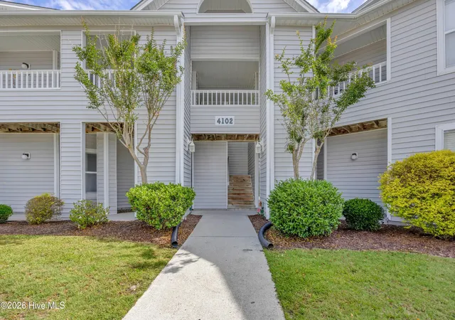 Listing Photo 4 - Condo for sale in building located at 4102 Breezewood Dr, Wilmington, NC 28412 - Unit #101