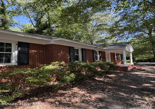Photo 2 of Single family home for sale at 802 Forest Hl Cir, Greenville, NC 27858 | MLS# 100578057 | Listing updated on 2026-09-01