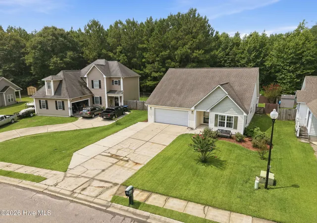 Photo 3 of Single family home for sale at 1004 Bally Bunion Ln, Burgaw, NC 28425 | MLS# 100593160 | Listing updated on 2026-09-02