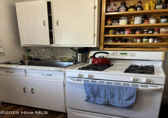 Photo 4 of Single family home for sale at 600 Chestnut St, Tarboro, NC 27886 | MLS# 100543643 | Listing updated on 2026-08-18