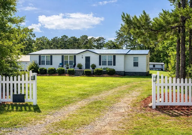 Manufactured home for sale at 108 Lee Ct, Swansboro, NC 28584 | MLS# 100579227