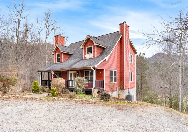 Homes for sale in Hayesville, NC | 202 Bell Orchard Dr, Hayesville, NC 28904 | MLS# 98518894