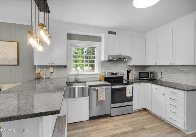 Photo 3 of Single family home for sale at 1912 Greenbriar Rd, Kinston, NC 28501 | MLS# 100570932 | Listing updated on 2026-08-30