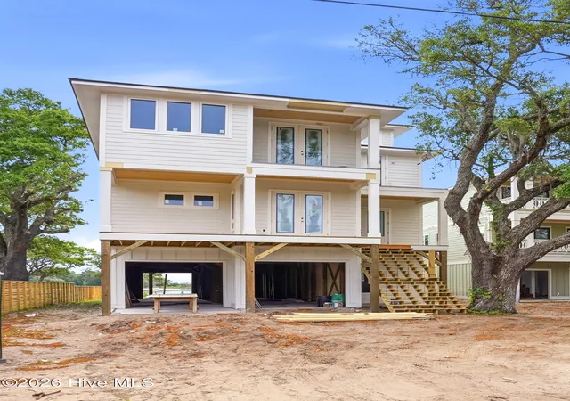 Photo 3 of Single family home for sale at 1132 S Seabreeze Rd, Wilmington, NC 28409 | MLS# 100570458 | Listing updated on 2026-08-18
