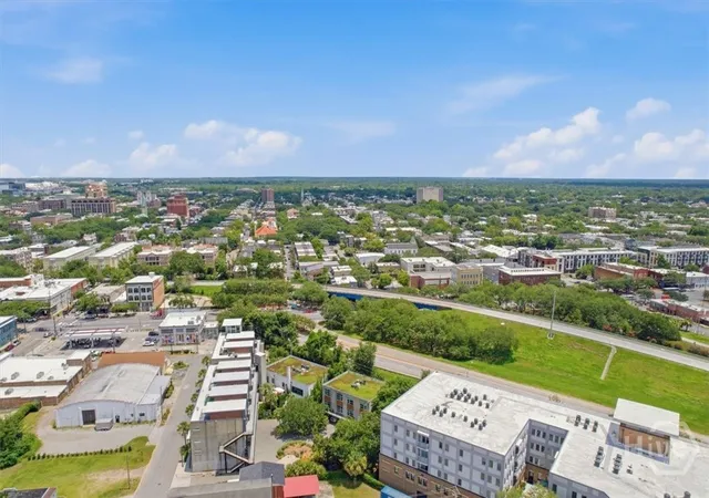 Homes for sale in Savannah, GA | 536 Selma Street, Savannah, GA 31401 | Houzeo