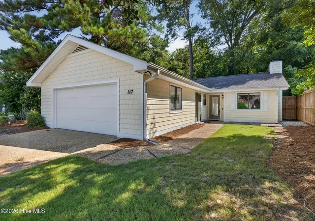 Photo 2 of Single family home for sale at 117 Vistamar Dr, Wilmington, NC 28405 | MLS# 100586795 | Listing updated on 2026-08-18
