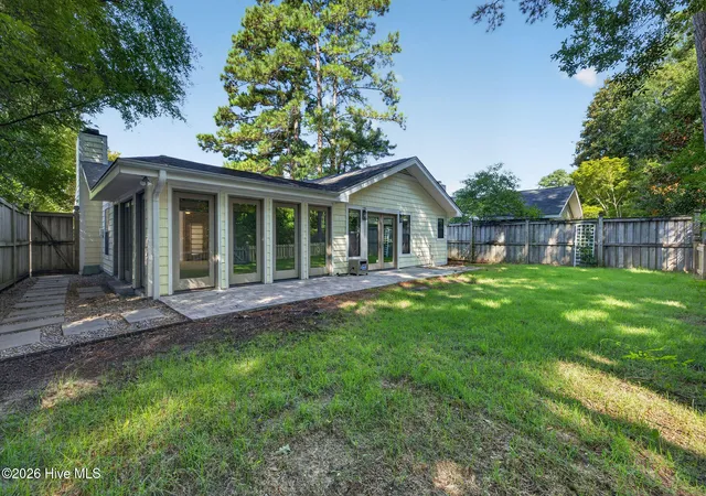 Photo 3 of Single family home for sale at 117 Vistamar Dr, Wilmington, NC 28405 | MLS# 100586795 | Listing updated on 2026-08-18