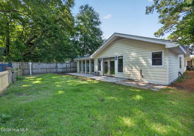 Photo 3 of Single family home for sale at 117 Vistamar Dr, Wilmington, NC 28405 | MLS# 100586795 | Listing updated on 2026-08-18