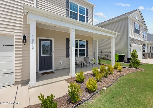 Photo 3 of Single family home for sale at 1013 Ella Bengel Dr, New Bern, NC 28562 | MLS# 100584003 | Listing updated on 2026-08-18
