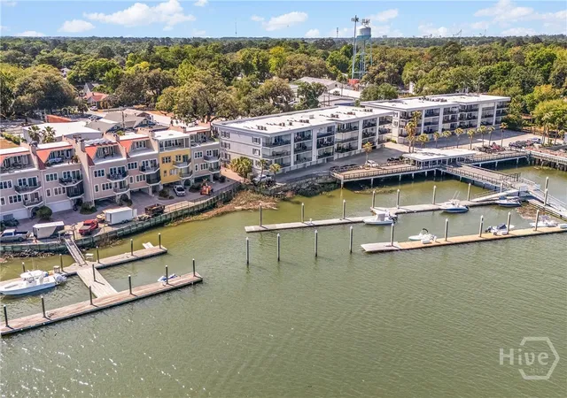 Listing Photo 4 - Condo for sale in building located at 2902 River Dr, Savannah, GA 31404 - Unit #B-301