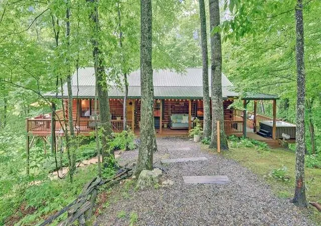 Photo 2 of Single family home for sale at 305 Junaluska Rd, Topton, NC 28781 | MLS# 98544202 | Listing updated on 2026-08-18