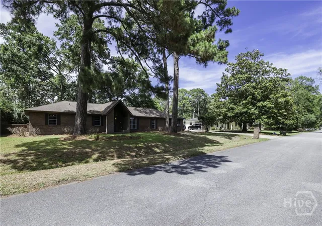 Photo 3 of Single family home for sale at 12 Jameswood Ave, Savannah, GA 31406 | MLS# SA356413 | Listing updated on 2026-07-07
