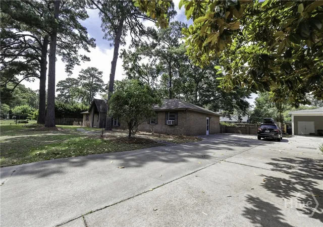 Photo 4 of Single family home for sale at 12 Jameswood Ave, Savannah, GA 31406 | MLS# SA356413 | Listing updated on 2026-07-07
