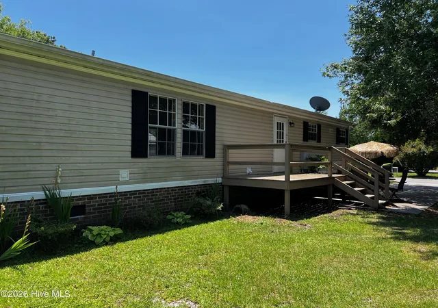 Photo 2 of Manufactured home for sale at 907 Kontiki Ct, Hampstead, NC 28443 | MLS# 100584551 | Listing updated on 2026-09-12