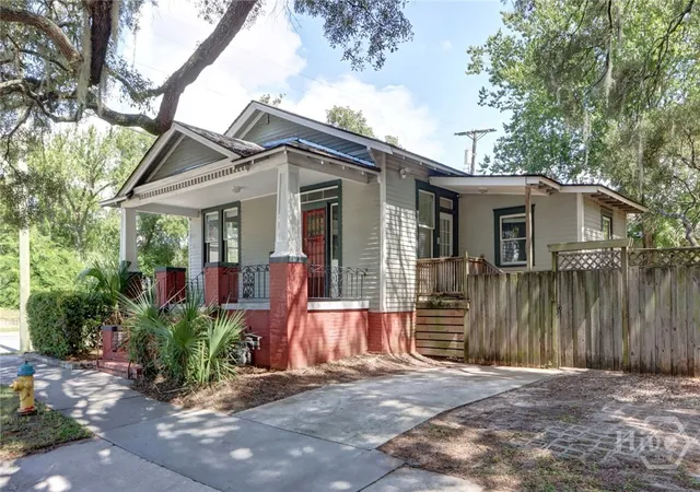 Photo 1 of Single family home for sale at 402 E 38th Street, Savannah, GA 31401 | MLS# SA362757 | Listing updated on 2026-09-08
