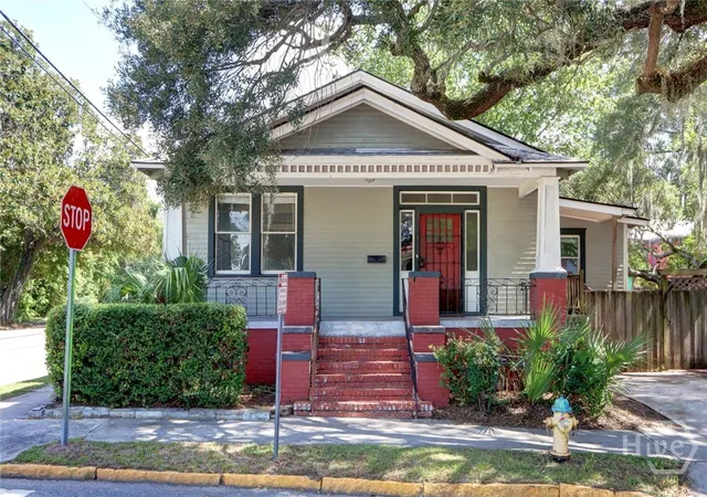 Photo 3 of Single family home for sale at 402 E 38th Street, Savannah, GA 31401 | MLS# SA362757 | Listing updated on 2026-09-08